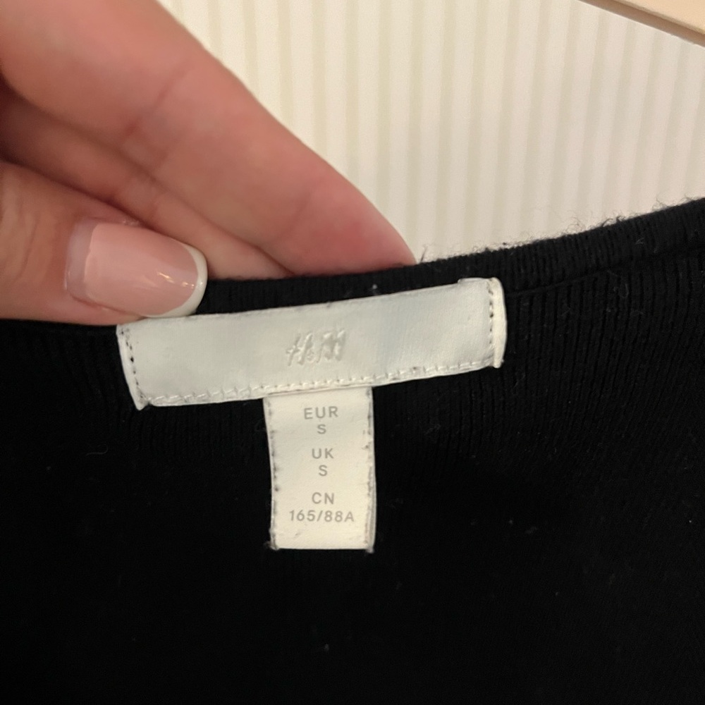Long sleeve black.